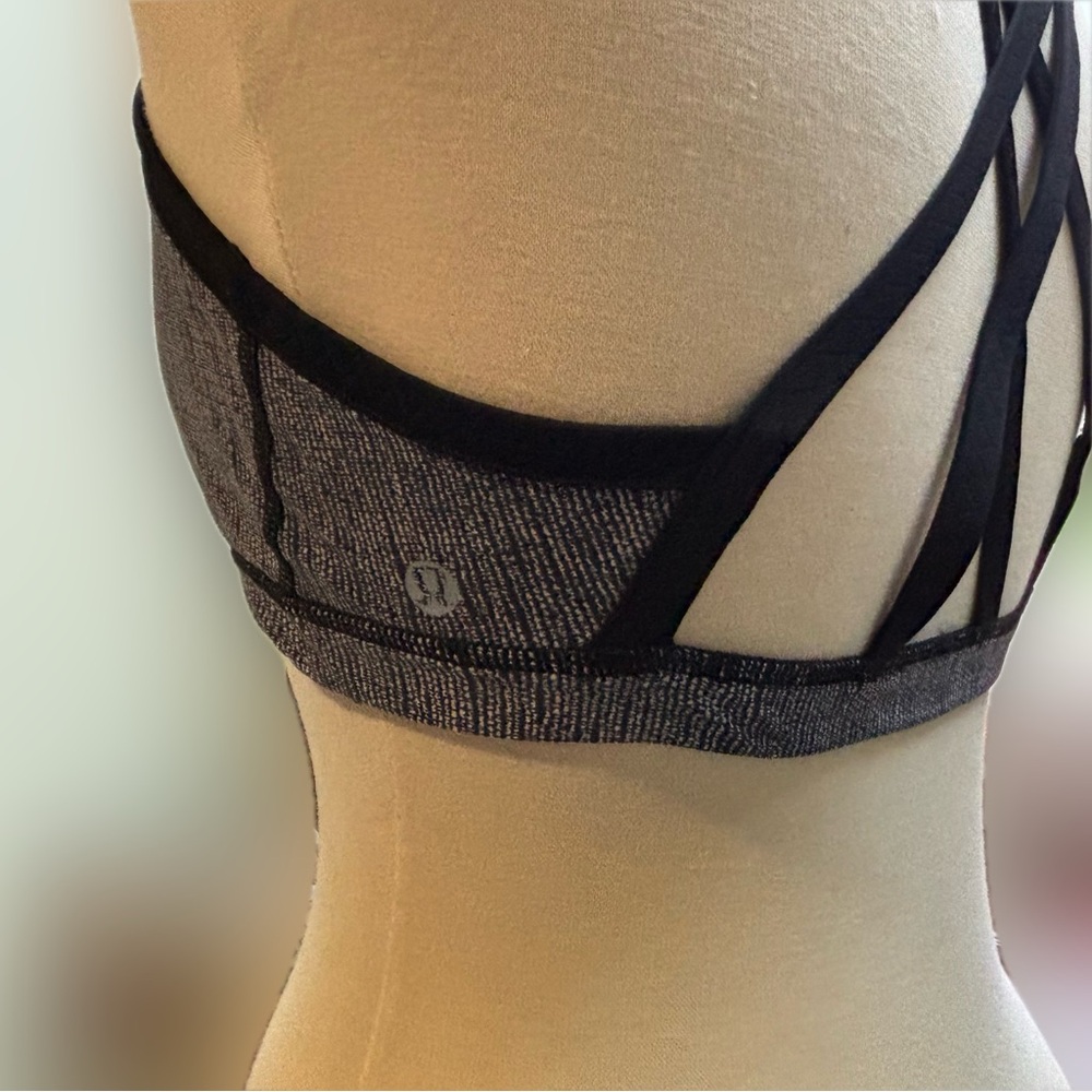 NWOT Lululemon Black and White Water Bound Bra Swim Run Activewear Size 10 - Picture 6 of 12